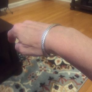 David Yurman bangle in SS and 18 k gold logo ⭐️💕