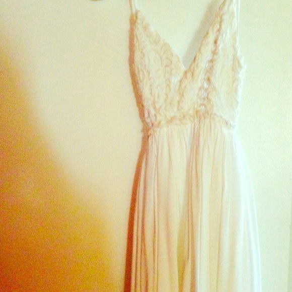 BACKLESS MAXI DRESS