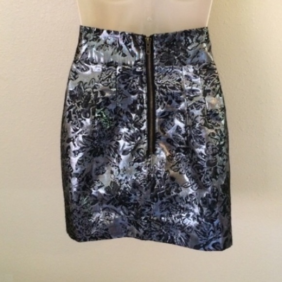 SALE! PARTY WEAR! Silence+Noise by Urban Outfitters Metallic Silver Print Skirt. - Picture 2 of 4