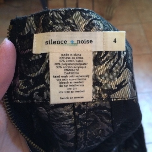 SALE! PARTY WEAR! Silence+Noise by Urban Outfitters Metallic Silver Print Skirt. - Picture 3 of 4