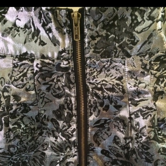 SALE! PARTY WEAR! Silence+Noise by Urban Outfitters Metallic Silver Print Skirt. - Picture 4 of 4