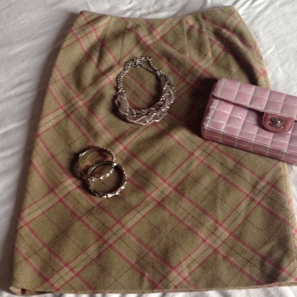 FREE w/$200🎁Adorable skirt. - Picture 3 of 4