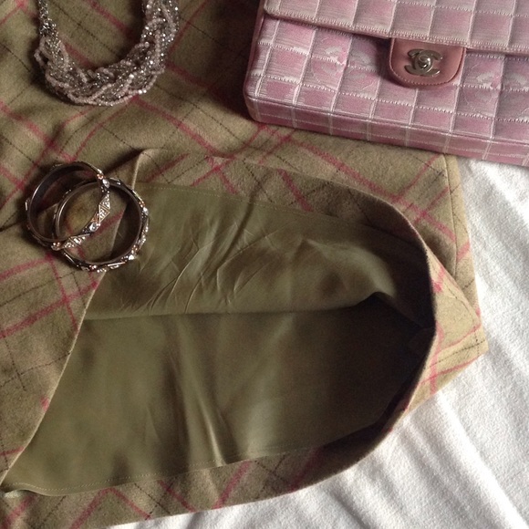 FREE w/$200🎁Adorable skirt. - Picture 4 of 4