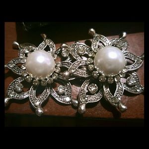 2 PEARL RHINESTONE EMBELLISHMENTS
