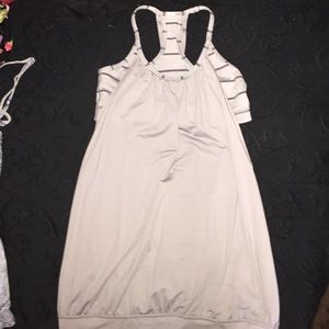 lululemon sports top w/ built in bra