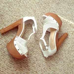 Jessica Simpson Wedge Platform Heels😍😍