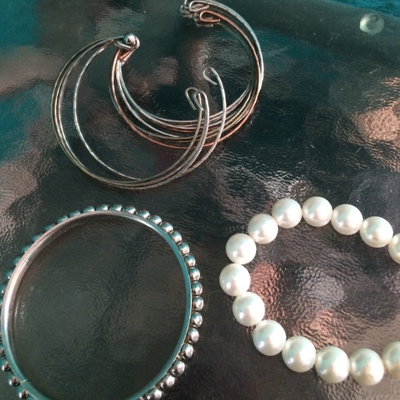 Jewelry - Picture 3 of 4