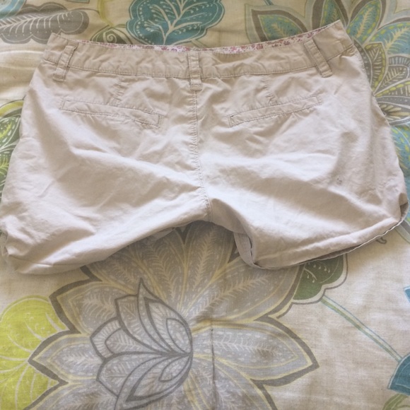 Tan shorts - Picture 2 of 4