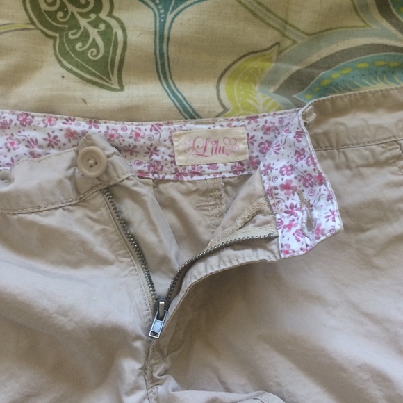 Tan shorts - Picture 3 of 4