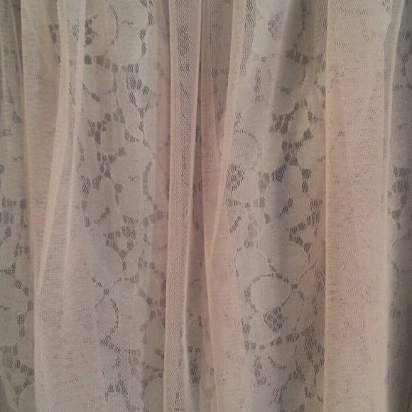 Romantic pink lace skirt - Picture 2 of 2