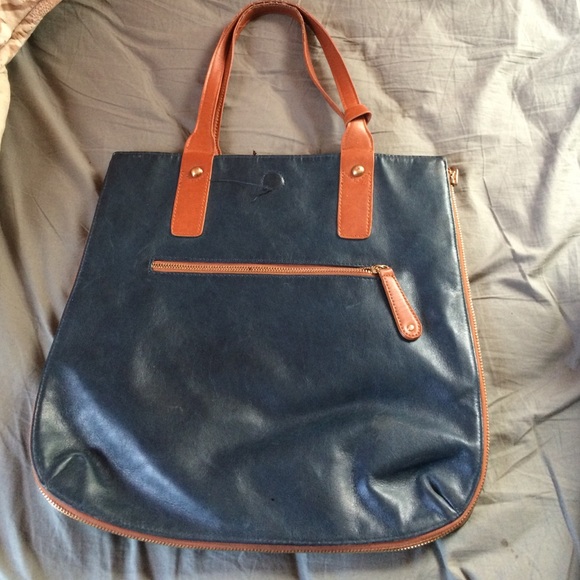 Francesca's purse REVERSIBLE