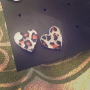 Leopard heart earrings