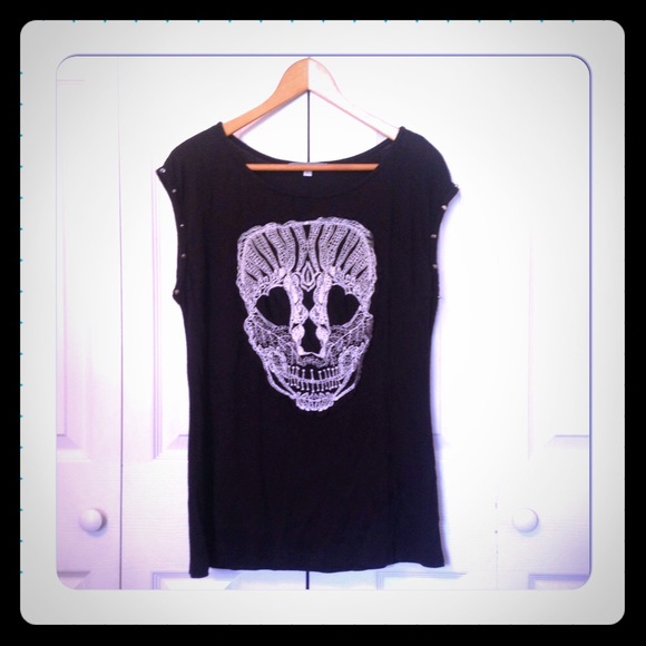 Black shirt with skull