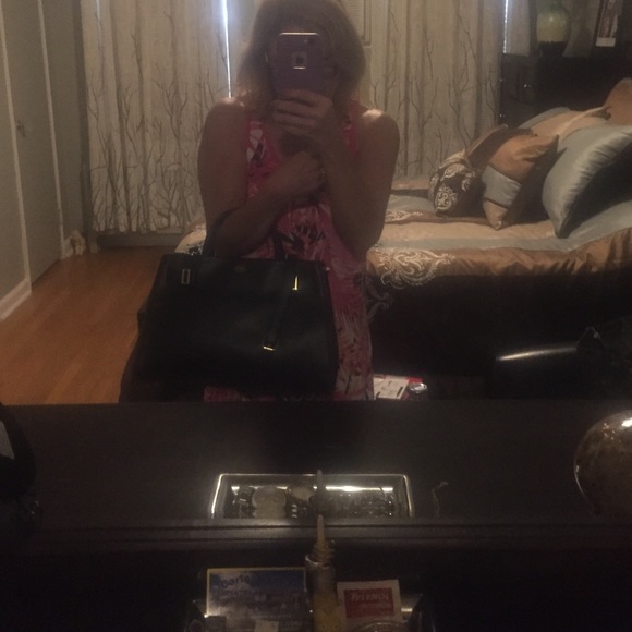 Vince Camuto black leather structure handbag ⭐️💕