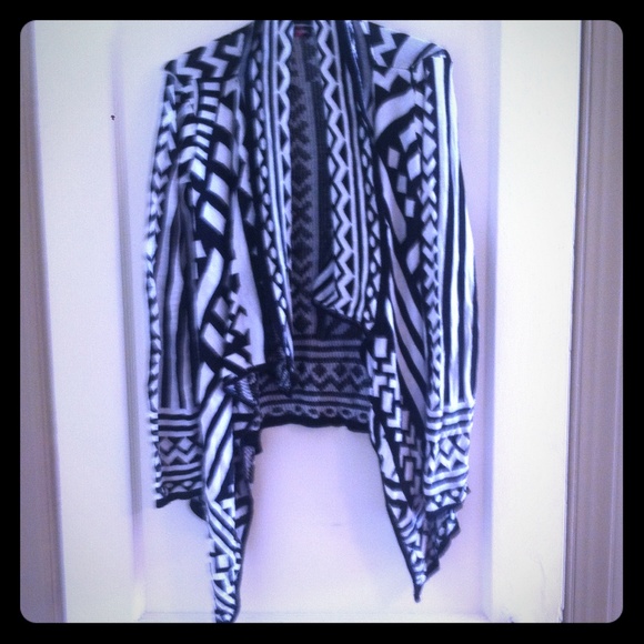 Body Central Sweaters - Black and White Tribal / Aztec Print Sweater