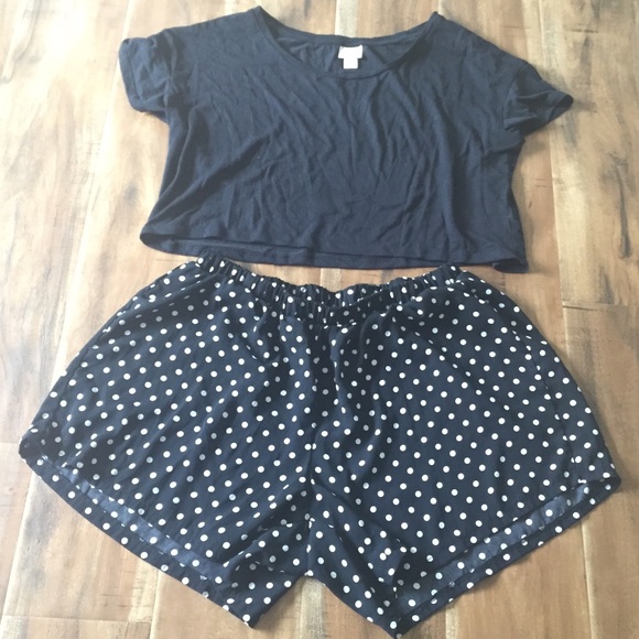 Forever 21 Other - Crop top and shorts bundle