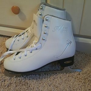 Lake Placed Milan 6000 Ice Skates