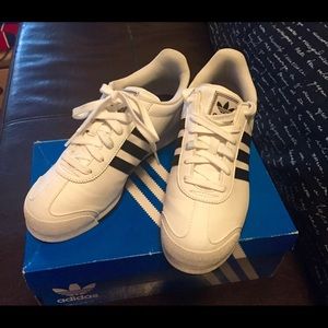 Samoa Adidas size 7 NEW