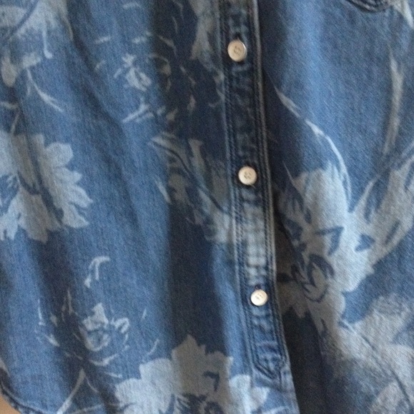 🚫SOLD🚫Gap denim shirt Size S - Picture 3 of 4