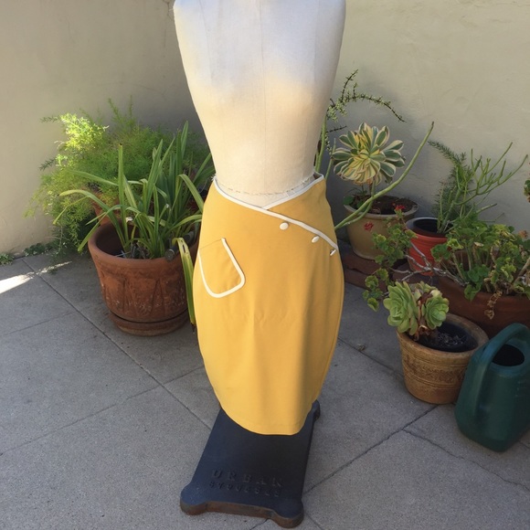 Mustard yellow English Laundry knee lento skirt - Picture 2 of 3