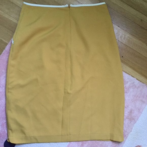 Mustard yellow English Laundry knee lento skirt - Picture 3 of 3