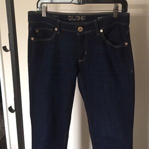 DL1961 super dark wash skinny jean.