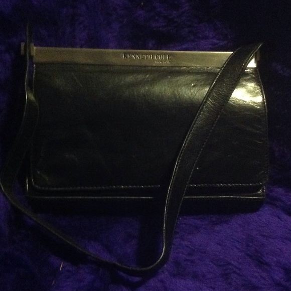 KENNETH COLE BLACK LEATHER PURSE
