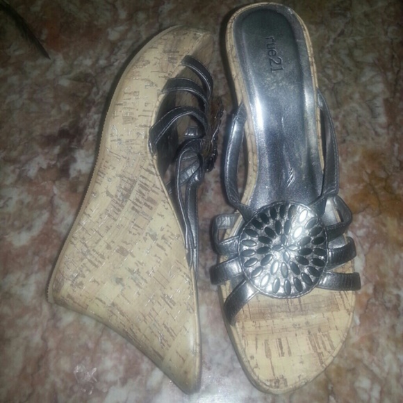 Wedge Heels - Picture 2 of 2