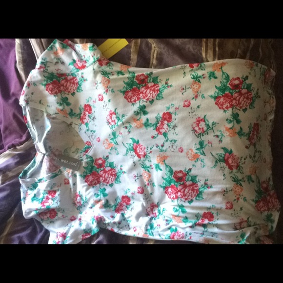 Plus size floral V neck Wet seal