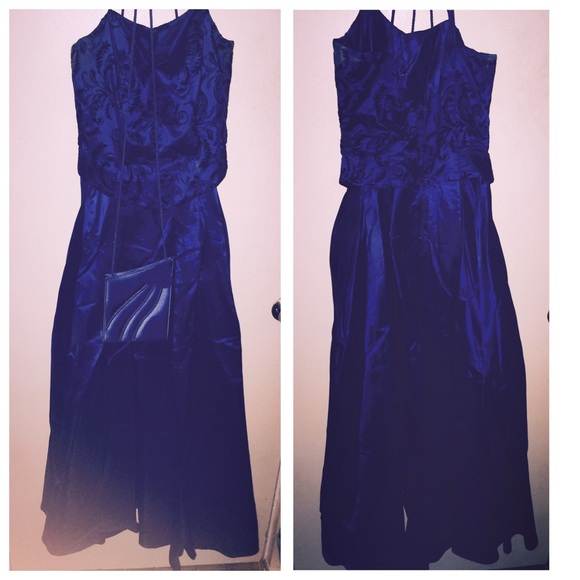 Blue dress , with side purse .
