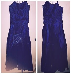 Blue dress , with side purse .