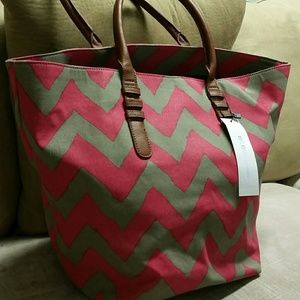 BCBGENERATION Chevron Print Tote NWT