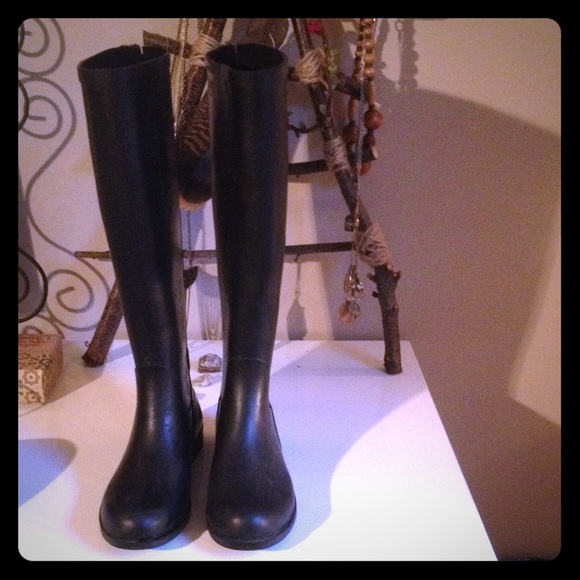 Zip up rain boots!