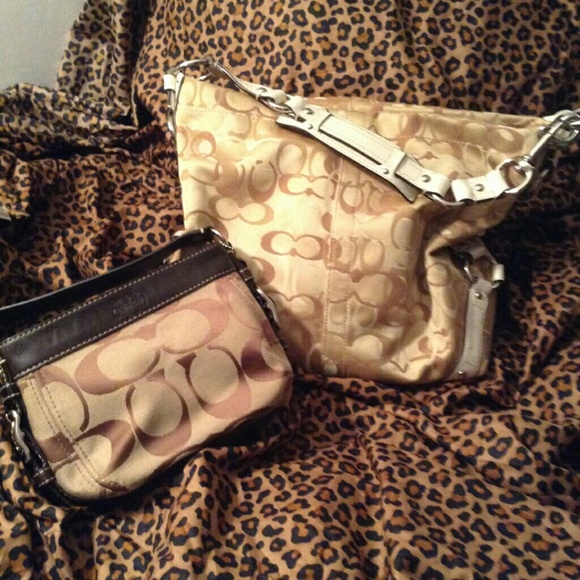 Cream/White Signature Coach Deep Purse
