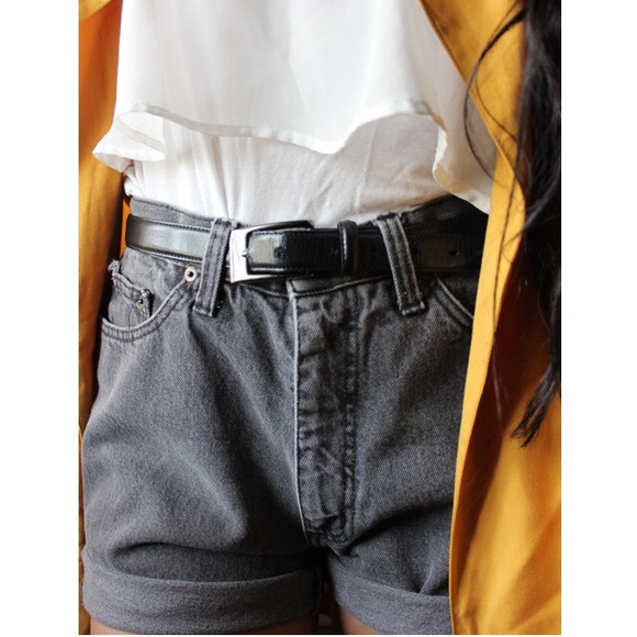 Guess high waisted shorts size 33 - Picture 1 of 3