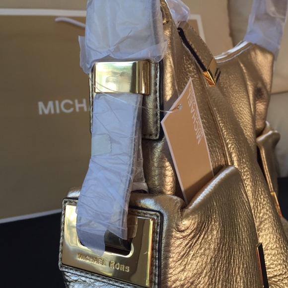 SOLD! Michael Kors Bag!👜 - Picture 2 of 4