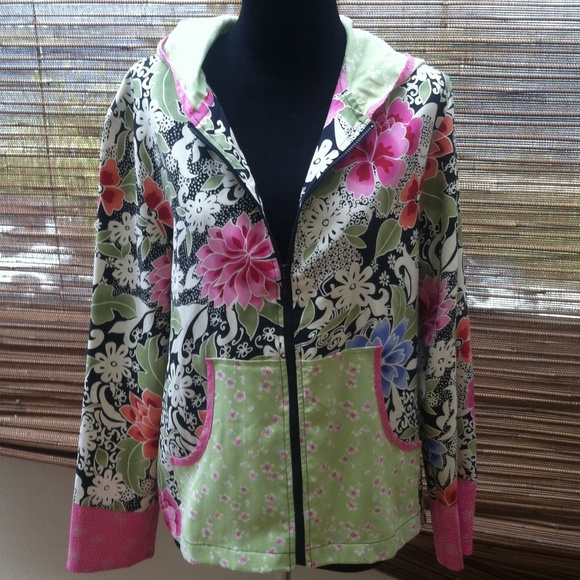 100% silk zip up jacket.🌺
