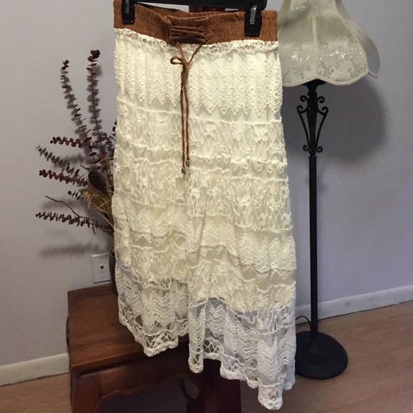 Lapis Dresses & Skirts - Beautiful fully lined lace skirt! -⬇️REDUCED⬇️⬇️