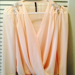 Lulu's peach flowy blouse