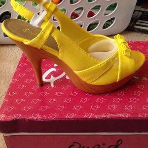 Yellow Heels !!