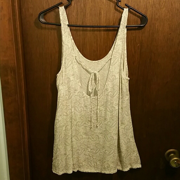 Light gray paisley loose tank with cute tie