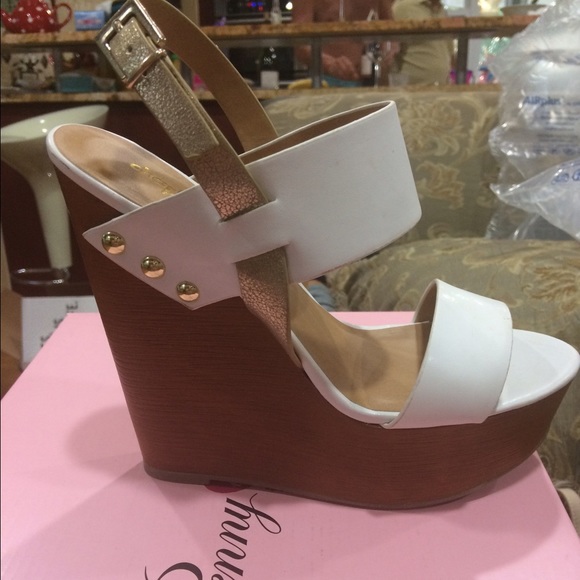 White wedges