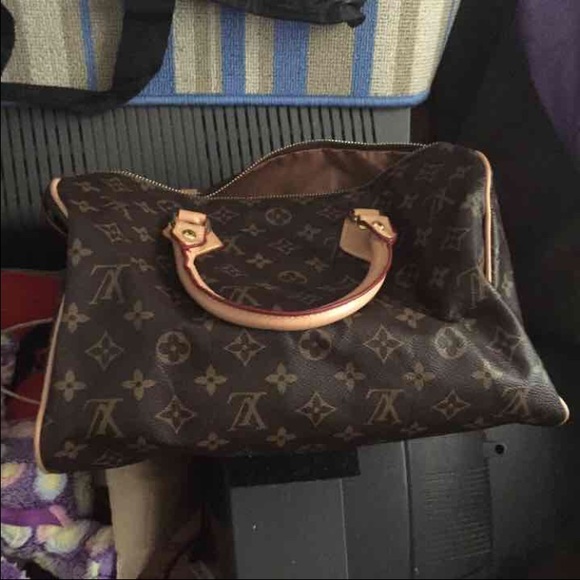 On hold! Louis Vuitton Purse w/ lock & key