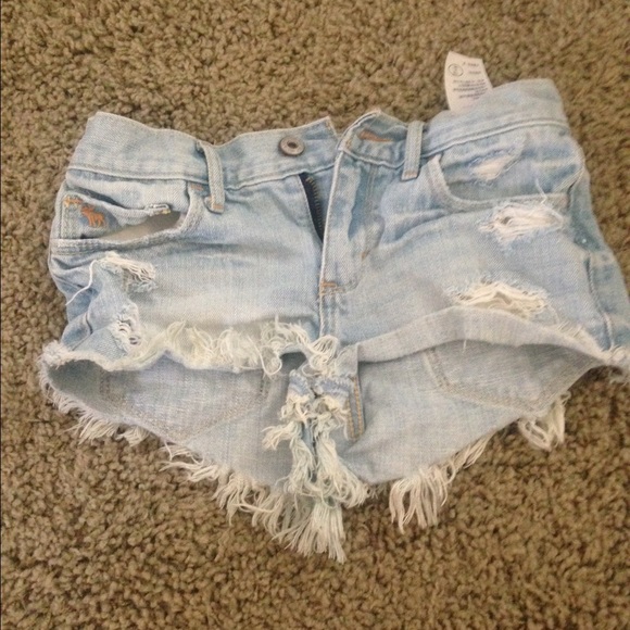 Abercrombie kids light wash shorts
