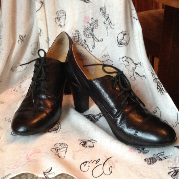 Nine West -kimball vintage style boogie.