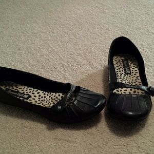 Black ballet flats