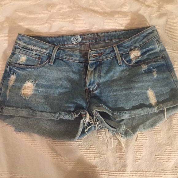 Bullhead denim distressed shorts