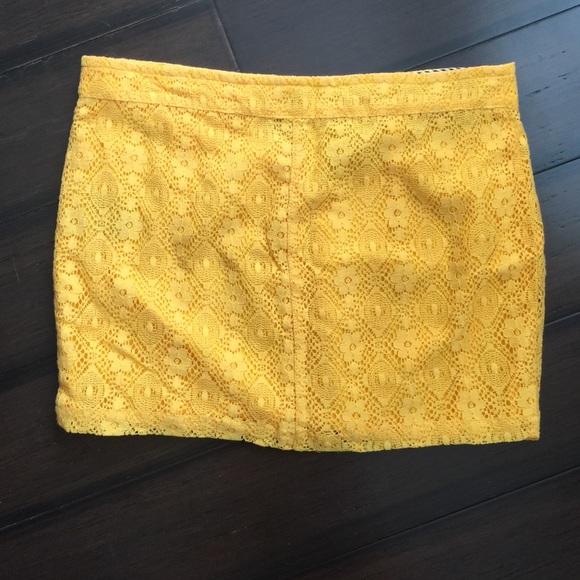 Yellow Volcom Skirt - Picture 3 of 3