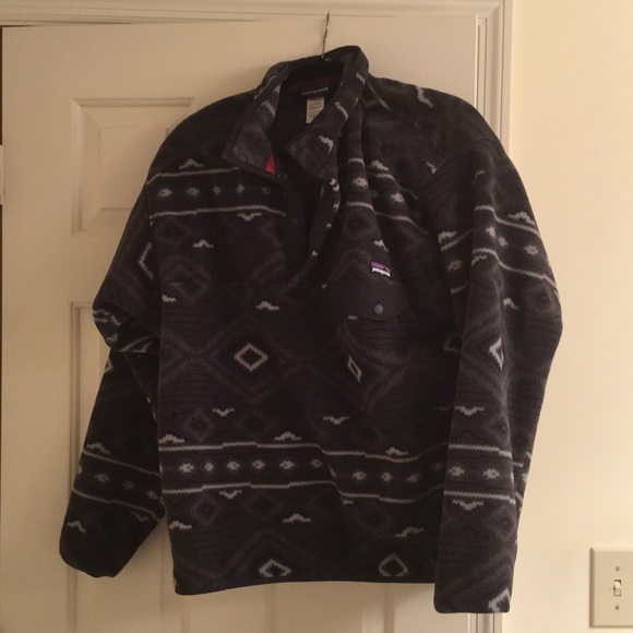 Patagonia men's pullover /sweater grey and white