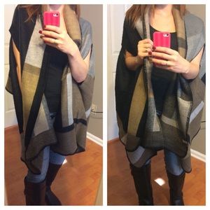 That glam girl boutique Sweaters - ❗️1 left❗️Color block poncho That glam girl boutique Sweaters - ❗️1 left❗️Color block poncho